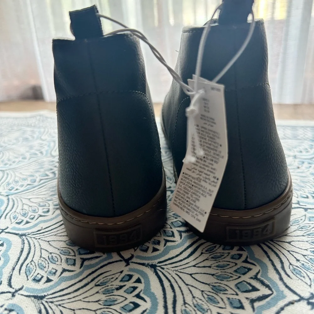 Old Navy Kids Dark Green Boots